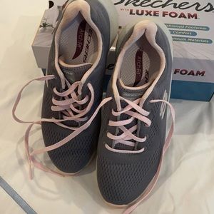 Skechers ArchFit Tennis shoes Size 7. Pink/Gray